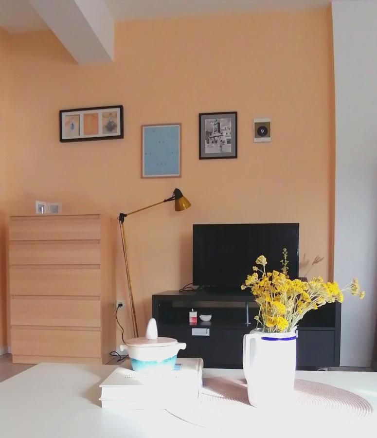 Apartment Mare Vrsi Buitenkant foto
