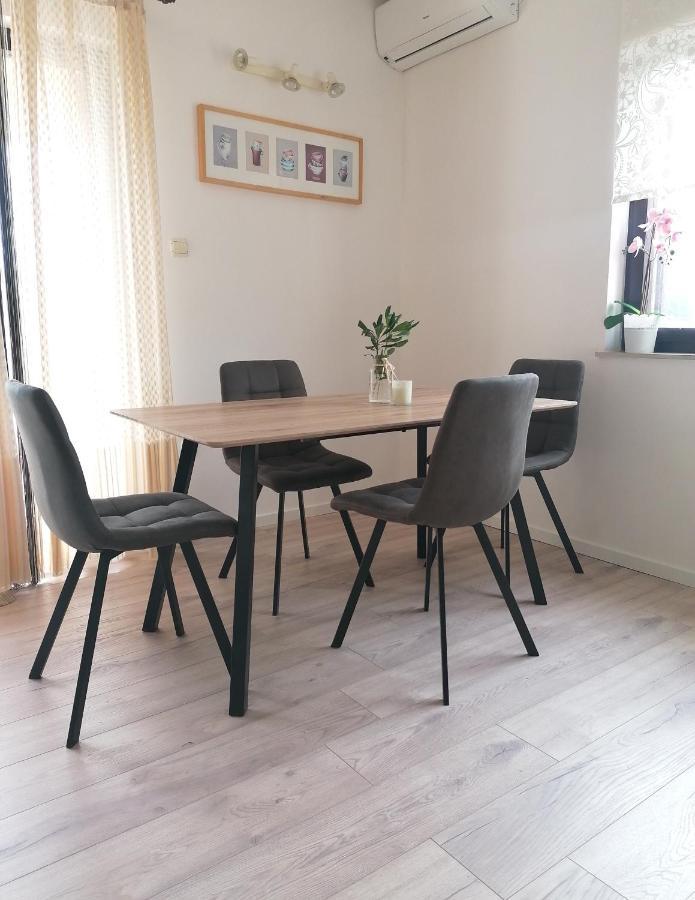 Apartment Mare Vrsi Buitenkant foto