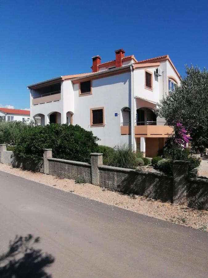 Apartment Mare Vrsi Buitenkant foto