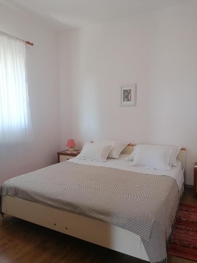 Apartment Mare Vrsi Buitenkant foto