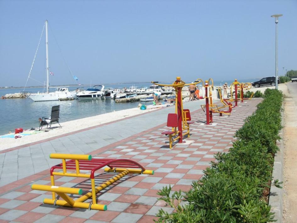 Apartment Mare Vrsi Buitenkant foto